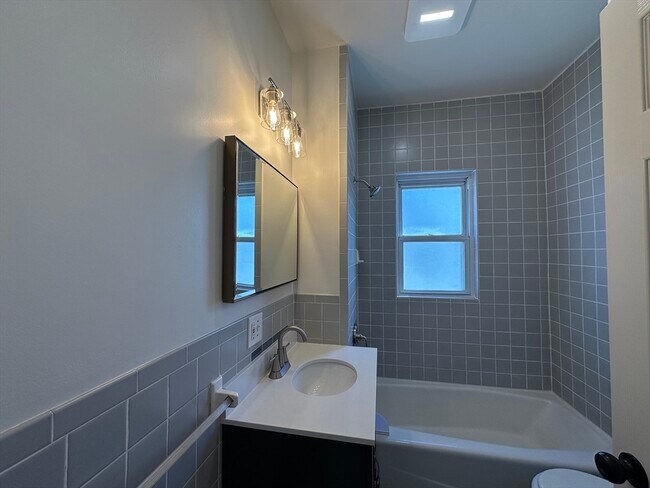 Building Photo - 23 Tower St