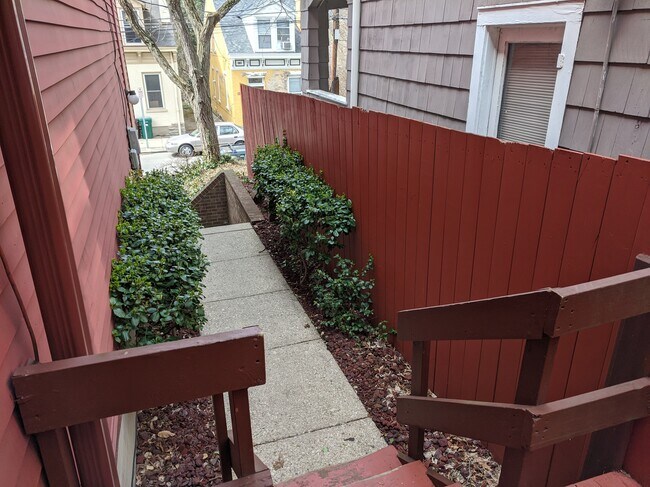 Entryway from Bishop - 3156 Bishop St