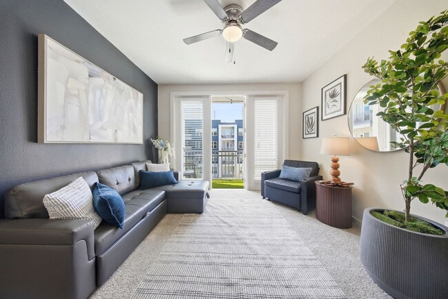 Building Photo - 1702 W Cleveland St