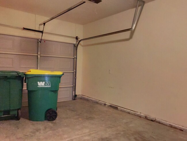 Building Photo - 765 Canyon Oak Loop