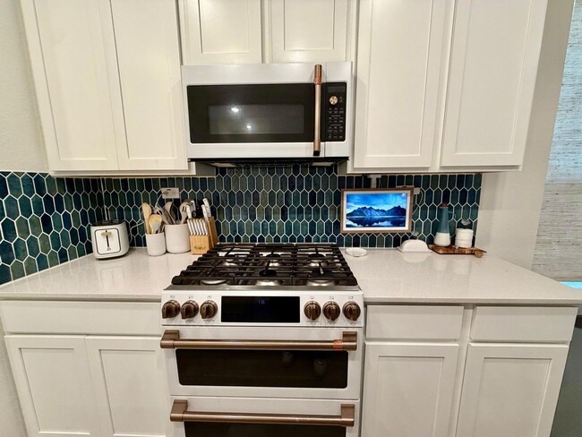Building Photo - Exceptional 4BR, 3BA Home in Desirable Knox Ridge