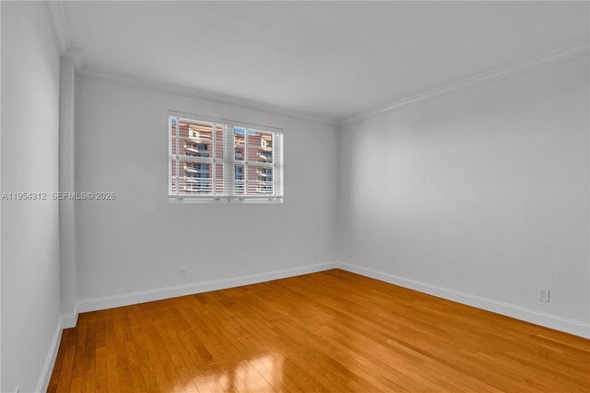 Building Photo - 90 Edgewater Dr