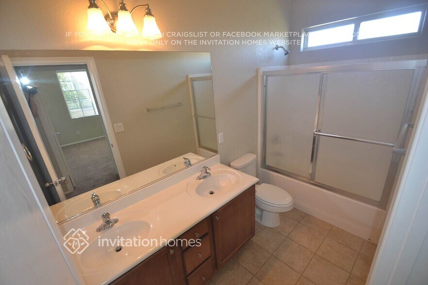 Building Photo - 628 Sumatra Pl