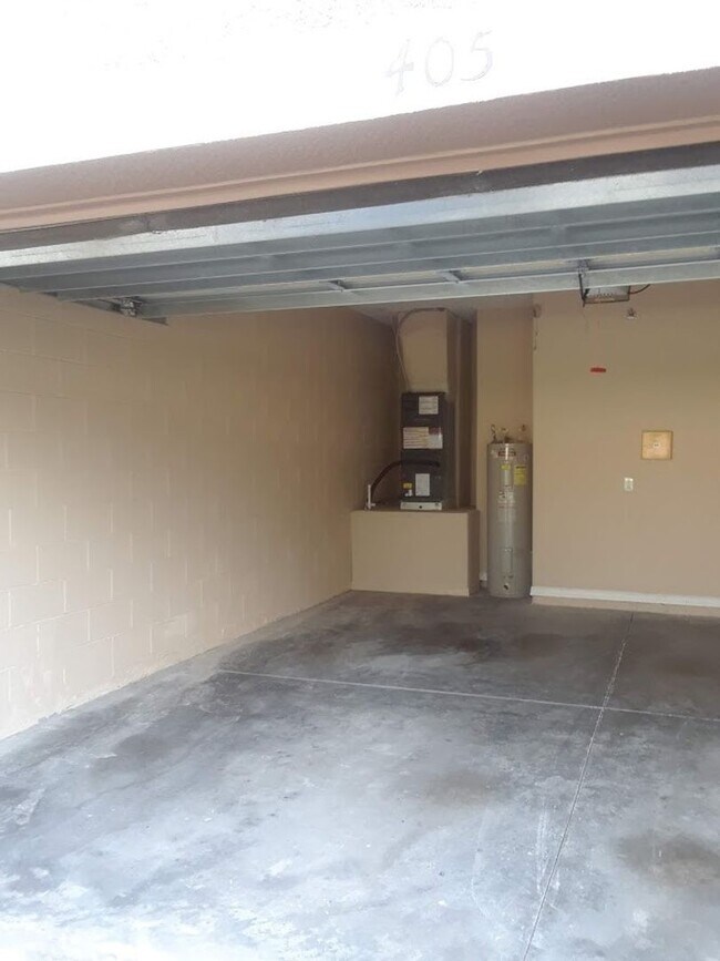 Building Photo - Must see beautiful 3 bedrooms and 2.5 Bath...