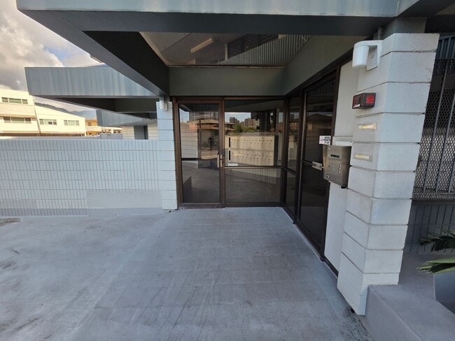 Building Photo - Charming 2 bed, 2 bath, with 1 secured covered parking stall and In-Unit Washer/Dryer. Available ...