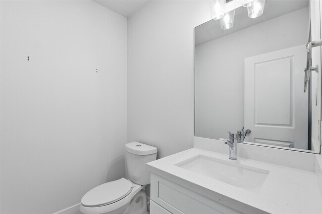 Building Photo - 1236 W 21st St