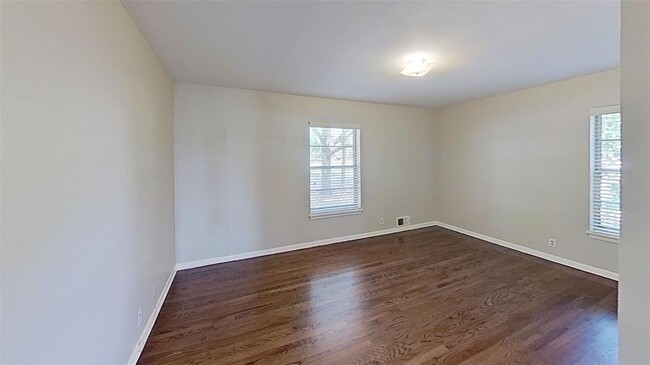 Building Photo - 841 Hillside Dr