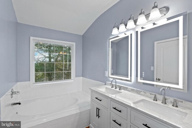 Building Photo - 7910 Beach Plum Ln