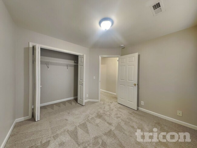 Building Photo - 155 Braxton Ln E