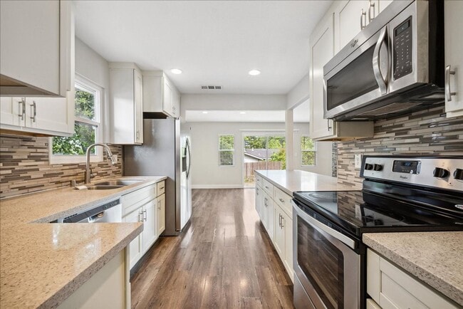 Building Photo - 6225 Ranier Way
