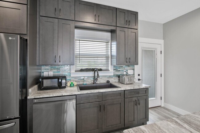 Building Photo - 486 Beatrice Point Rd