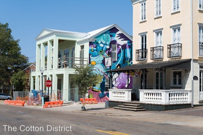 Building Photo - 701 University Dr
