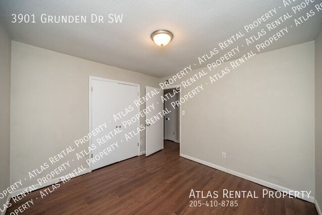 Building Photo - 3901 Grunden Dr SW