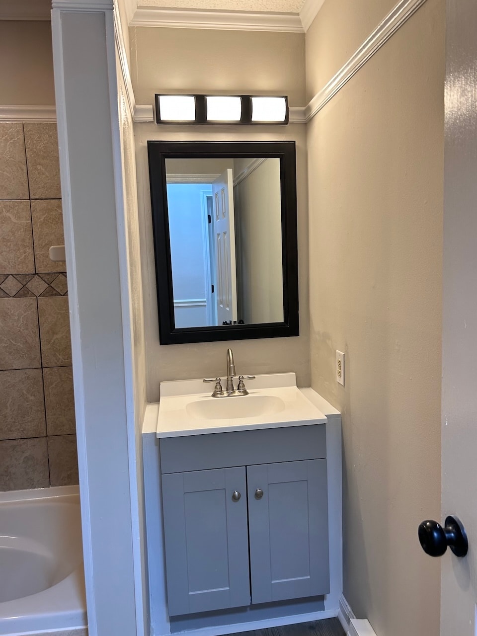 Building Photo - 2204 Delta Pl