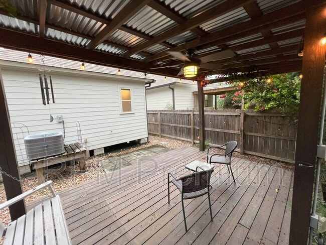 Building Photo - 2353 Orpine Ave