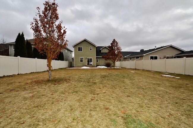 Building Photo - Coeur d'Alene Place Community 3 bed 2.5 ba...