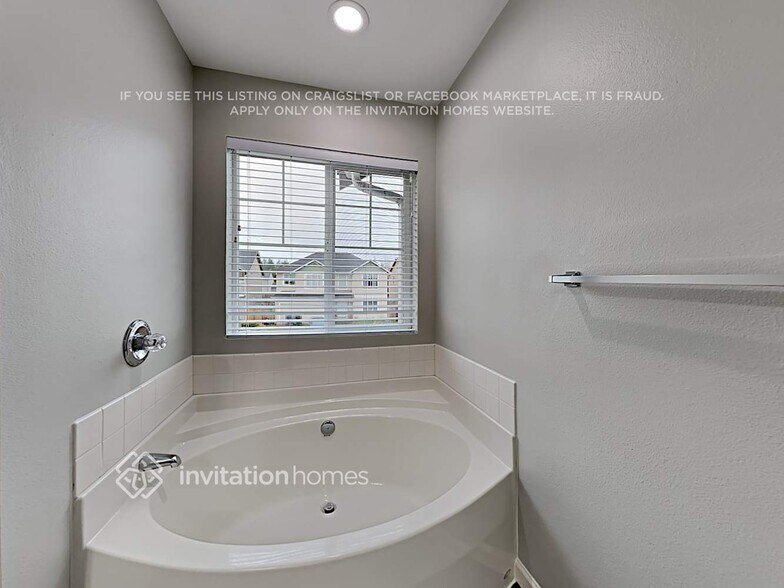 Building Photo - 1323 181st St Ct E