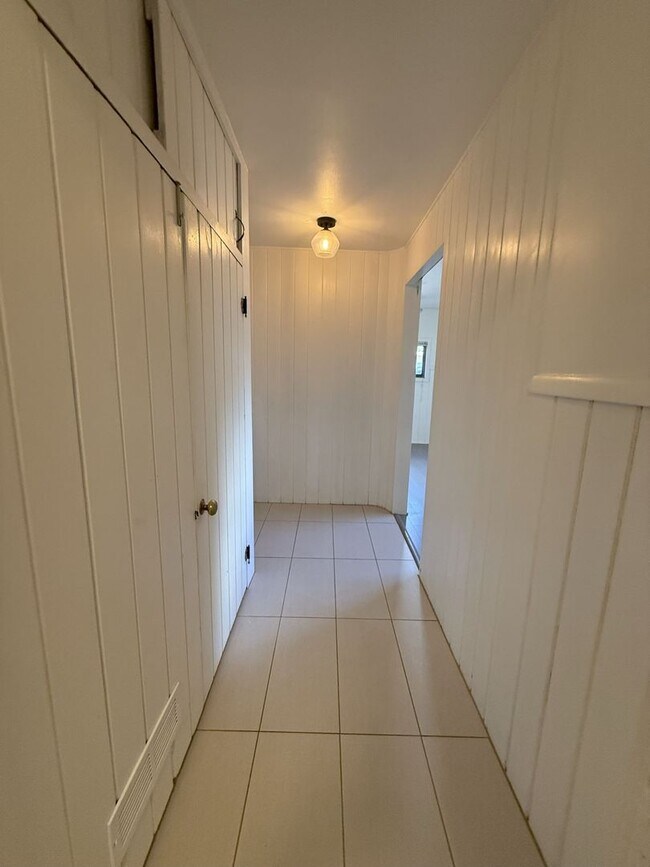 Building Photo - 1361 Santa Rosa Dr