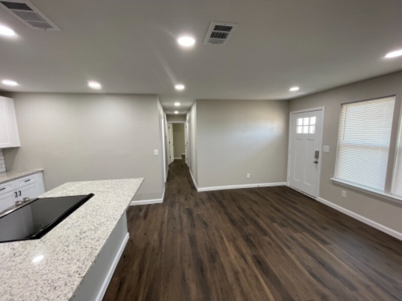 Building Photo - 1632 Best Blvd