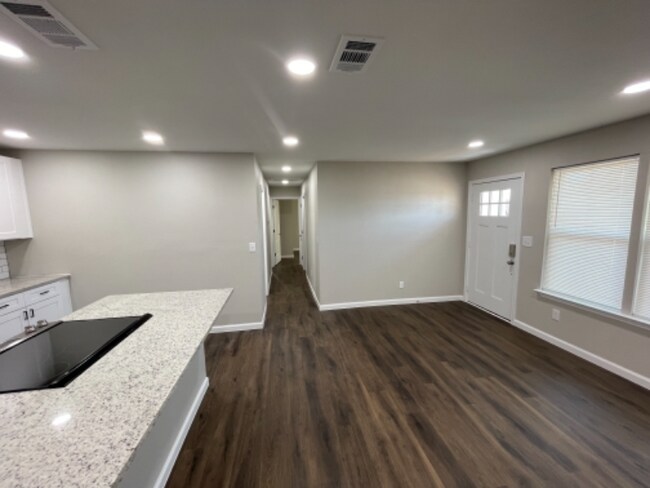 Building Photo - 1632 Best Blvd