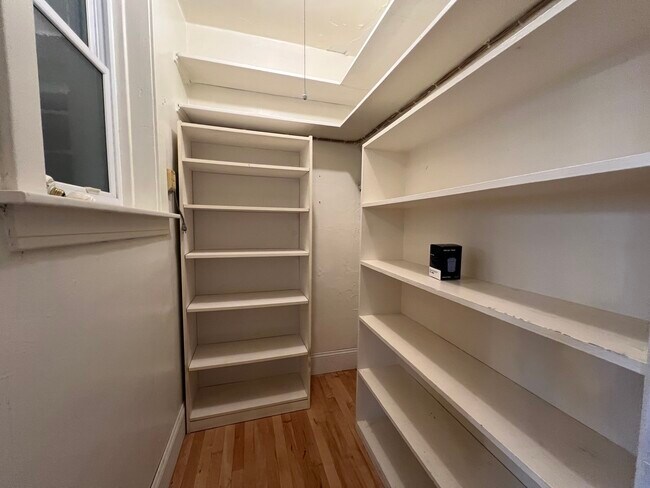 Building Photo - 6111 N Talman Ave