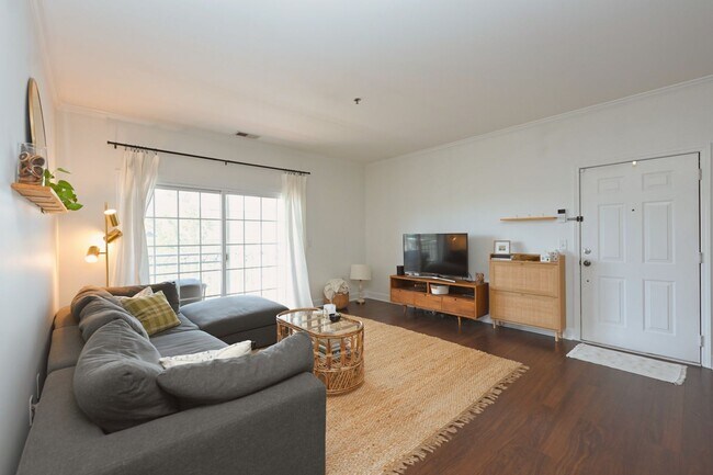 Building Photo - **SOPHISTICATED URBAN RETREAT IN THE HEART OF LENOX VILLAGE**