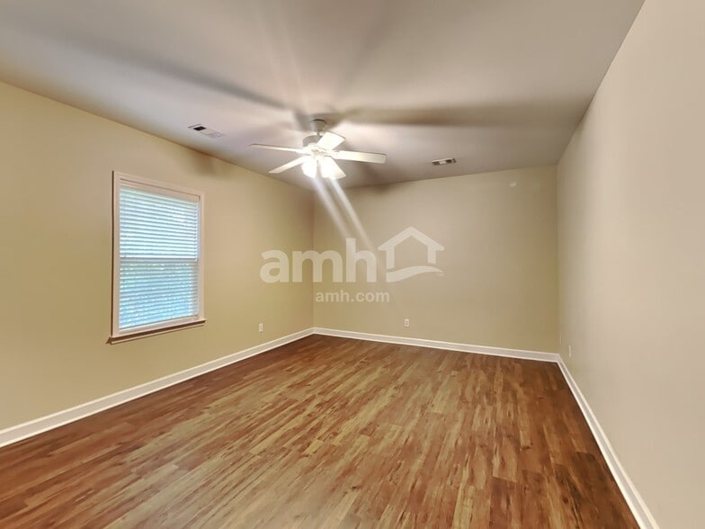 Building Photo - 1725 Woodland Pointe Dr