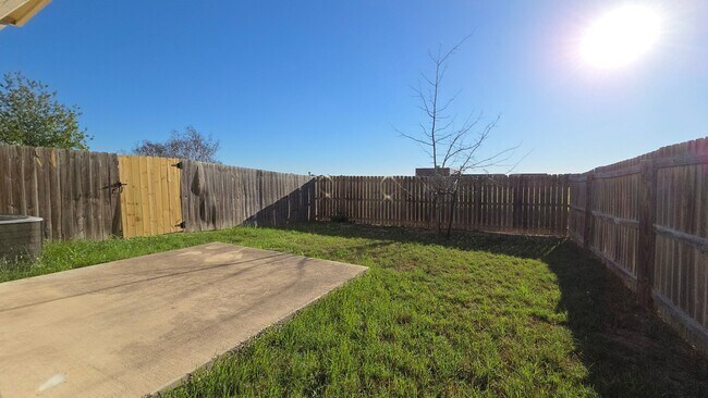 Building Photo - Retreat at Retama Park Townhome