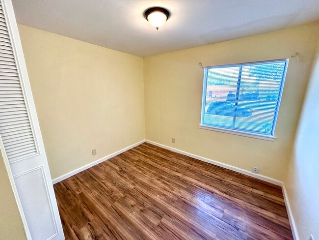 Building Photo - AVAILABLE NOW! PET FRIENDLY 3 Bedroom / 1....