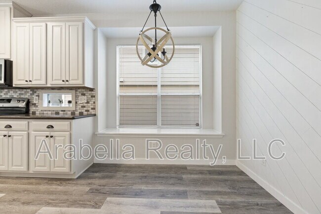 Building Photo - 208 Dove Run