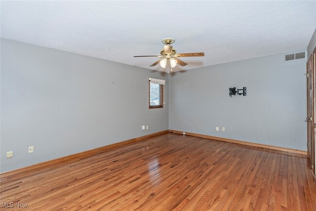 Building Photo - 6235 Sunnywood Dr