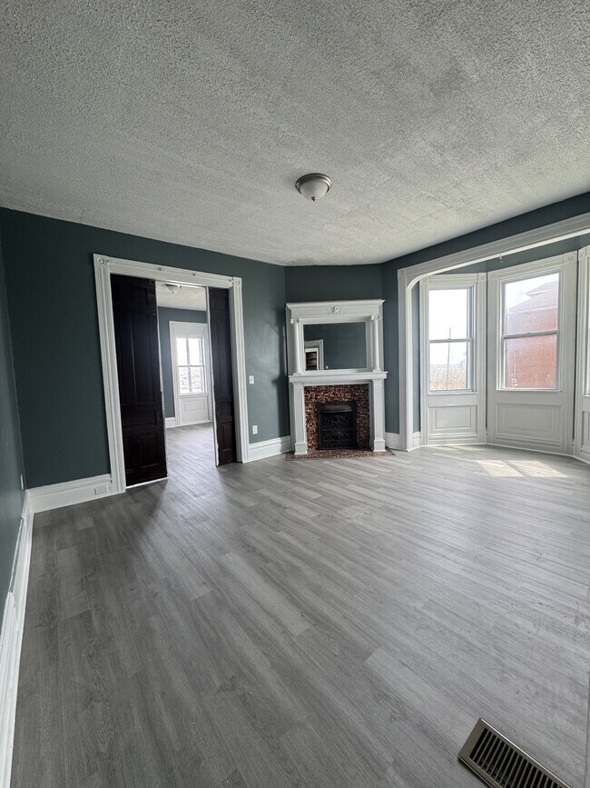 Building Photo - 3200 Brunot Ave