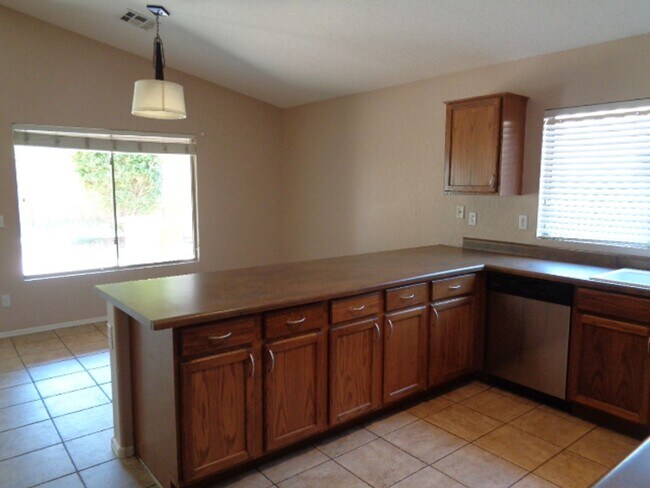 Building Photo - Beautiful 3 bedroom home in lovely neighbo...