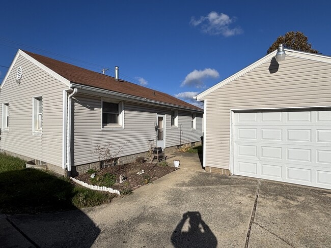 Building Photo - 3308 Harmont Ave NE