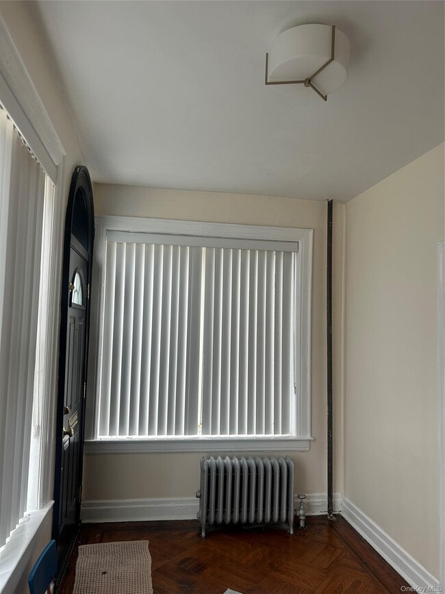 Building Photo - 594 E 38th St