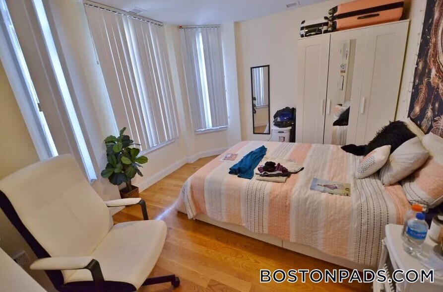 Building Photo - 90 Westland Ave