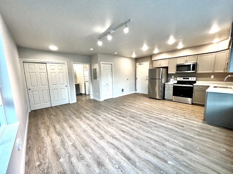 Building Photo - 2330 Yakima Ct