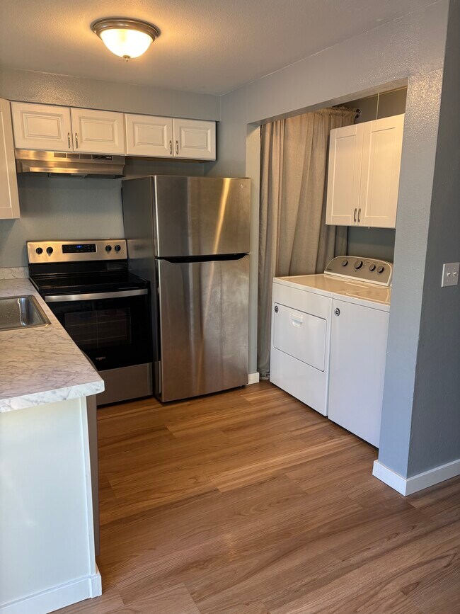 Building Photo - 6618 N Albina Ave