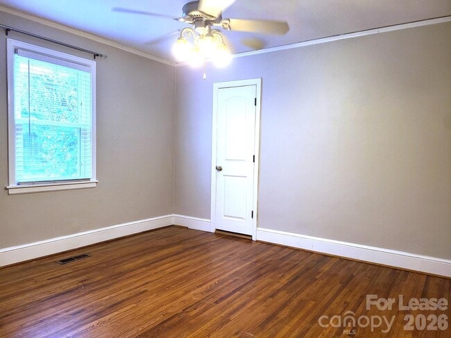 Building Photo - 4229 Hiddenbrook Dr