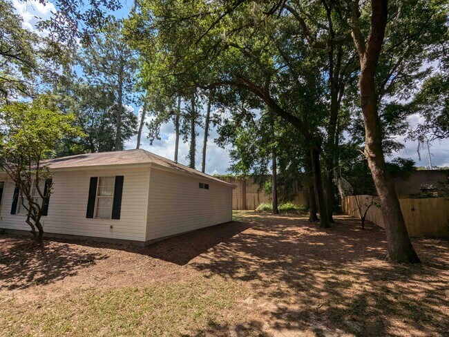 Building Photo - 3100 Dunkeld Ct