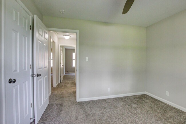 Building Photo - Updated 3bed 2 bath in St B with SEPARATE WORKSHOP around back.