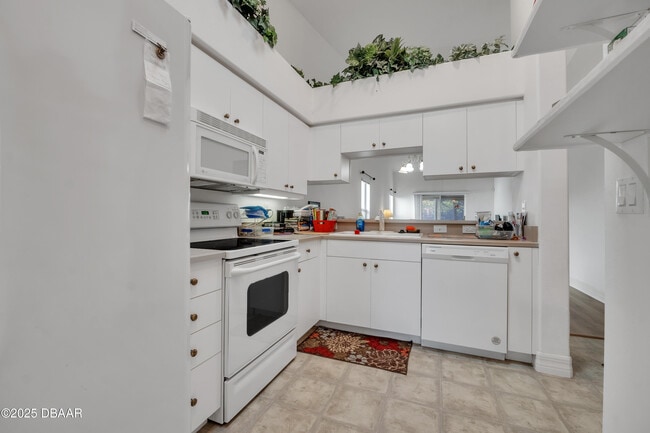 Building Photo - 1412 Coconut Palm Cir