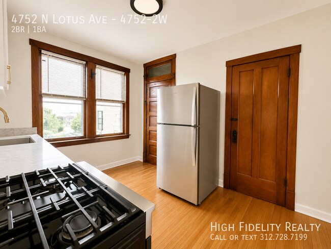Building Photo - 4752 N Lotus Ave