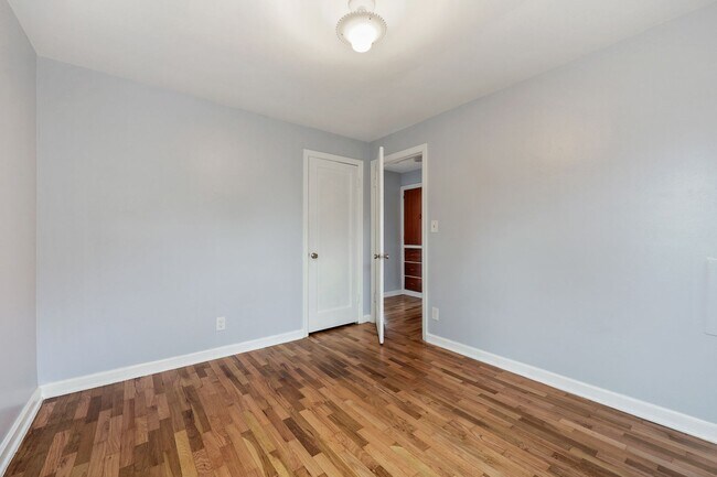 Building Photo - Eastside rambler with A/C, 2 bed 1 bath. Olympia School District.
