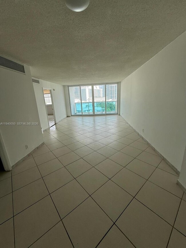 Building Photo - 6770 Indian Creek Dr