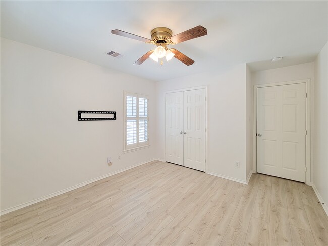 Building Photo - 75 Dennis St