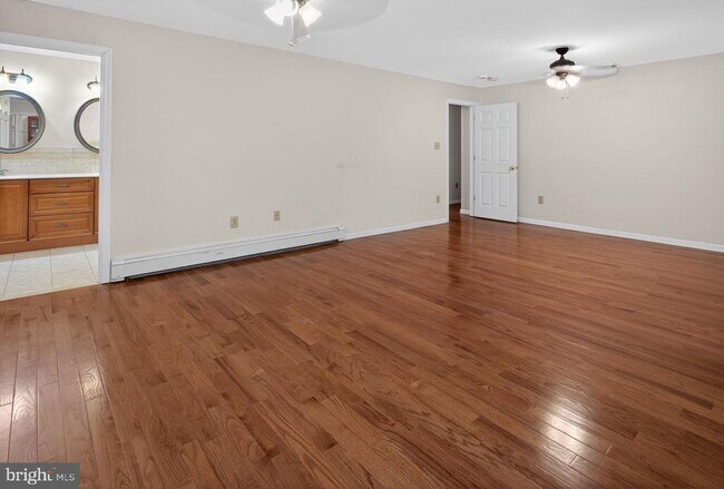 Building Photo - 764 Lakehurst Rd