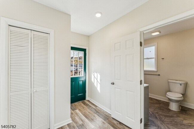 Building Photo - 786 S Main St