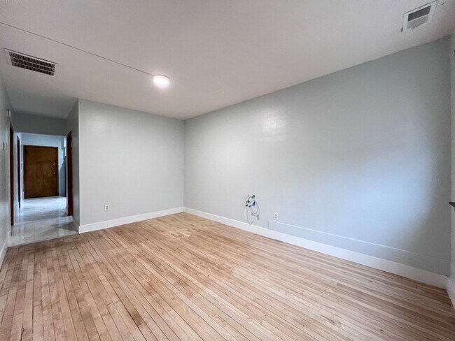 Building Photo - 5217 S Hermitage Ave