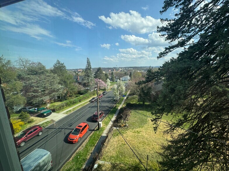 Building Photo - 608 S 24th St